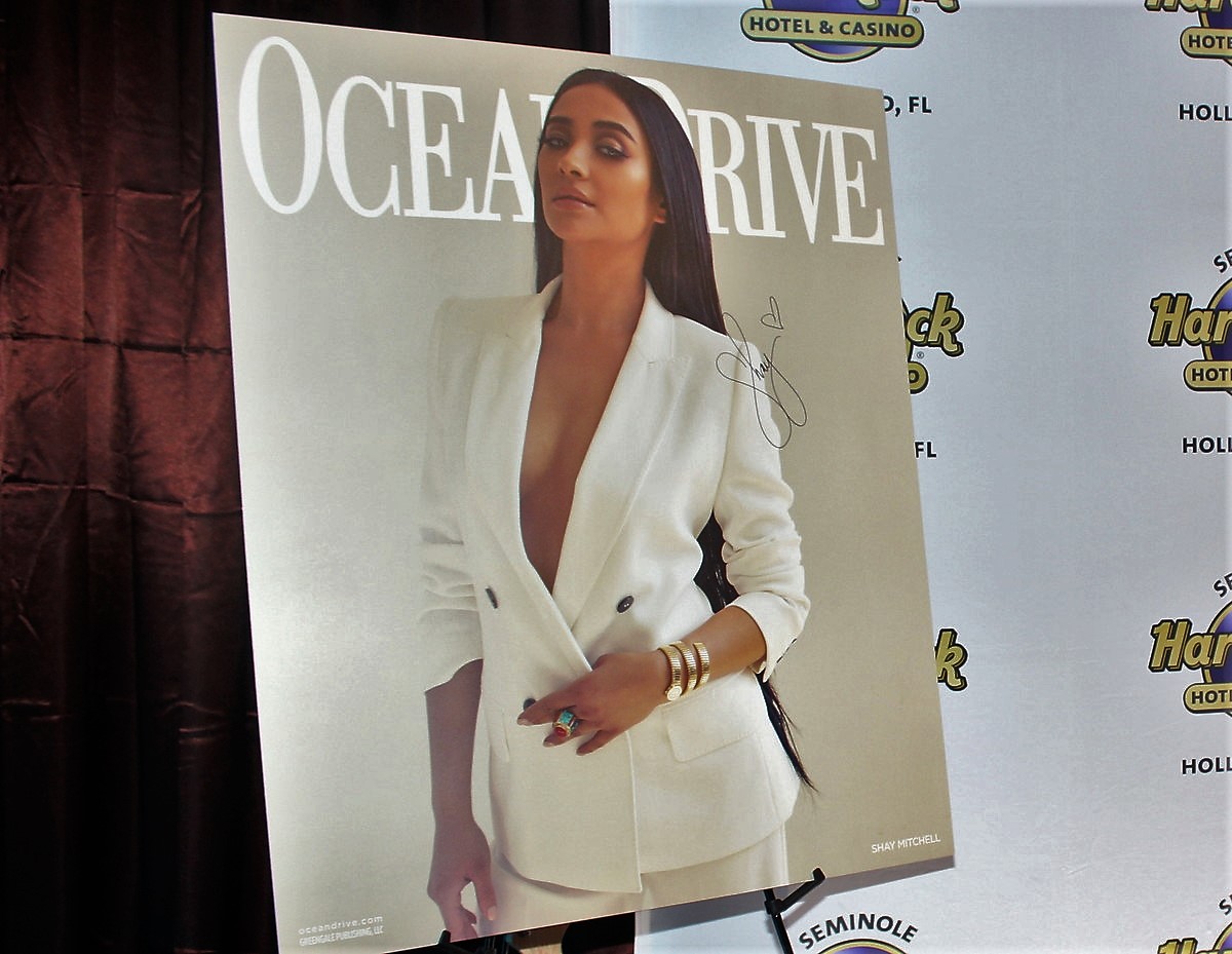 Shay Mitchell Celebra Con Ocean Drive Magazine Su Portada de Mayo/Junio