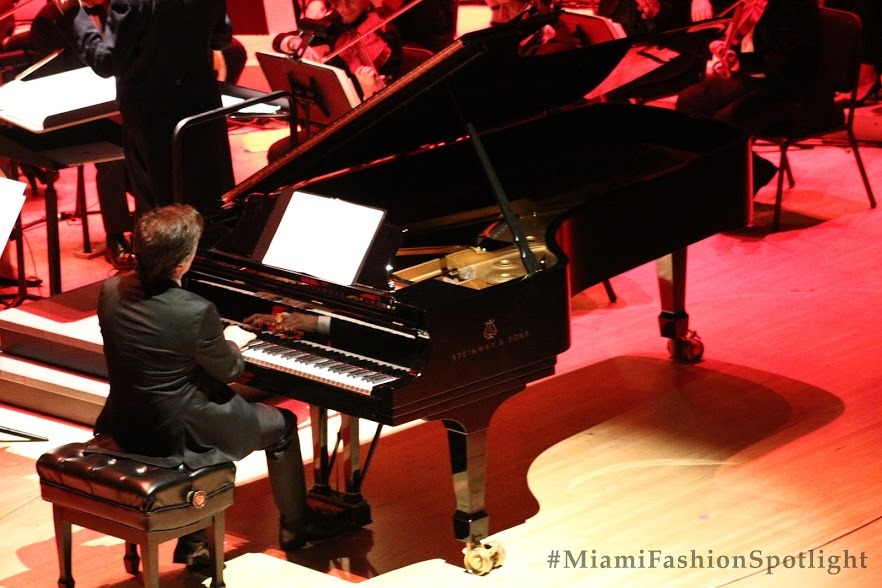 Sublime la tercera edición de MISOCHIC, el espectáculo de música, moda y arte con la Sinfónica de Miami y el maestro Eduardo Marturet