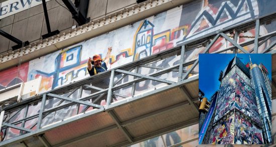 Domingo Zapata pinta mural de 15 pisos en Times Square, el más grande en la historia de Nueva York