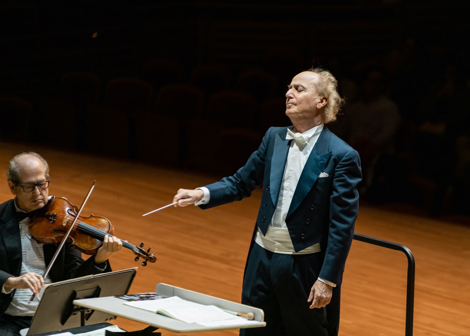 Joen Vasquez (Viola principal), Eduardo Marturet (Conductor of The Miami Symphony Orchestra). Credit: William Benshimol.